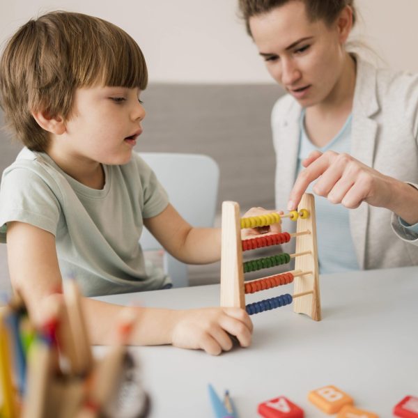 side-view-tutor-teaching-child-how-use-abacus (1)-min